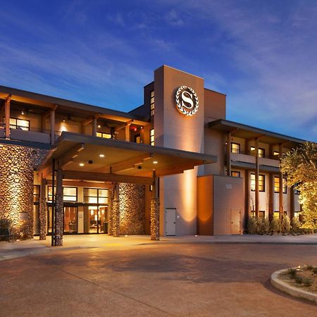 Sheraton Redding Hotel At The Sundial Bridge Экстерьер фото
