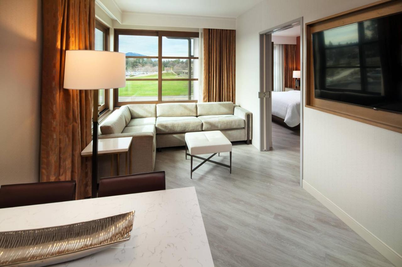 Sheraton Redding Hotel At The Sundial Bridge Экстерьер фото