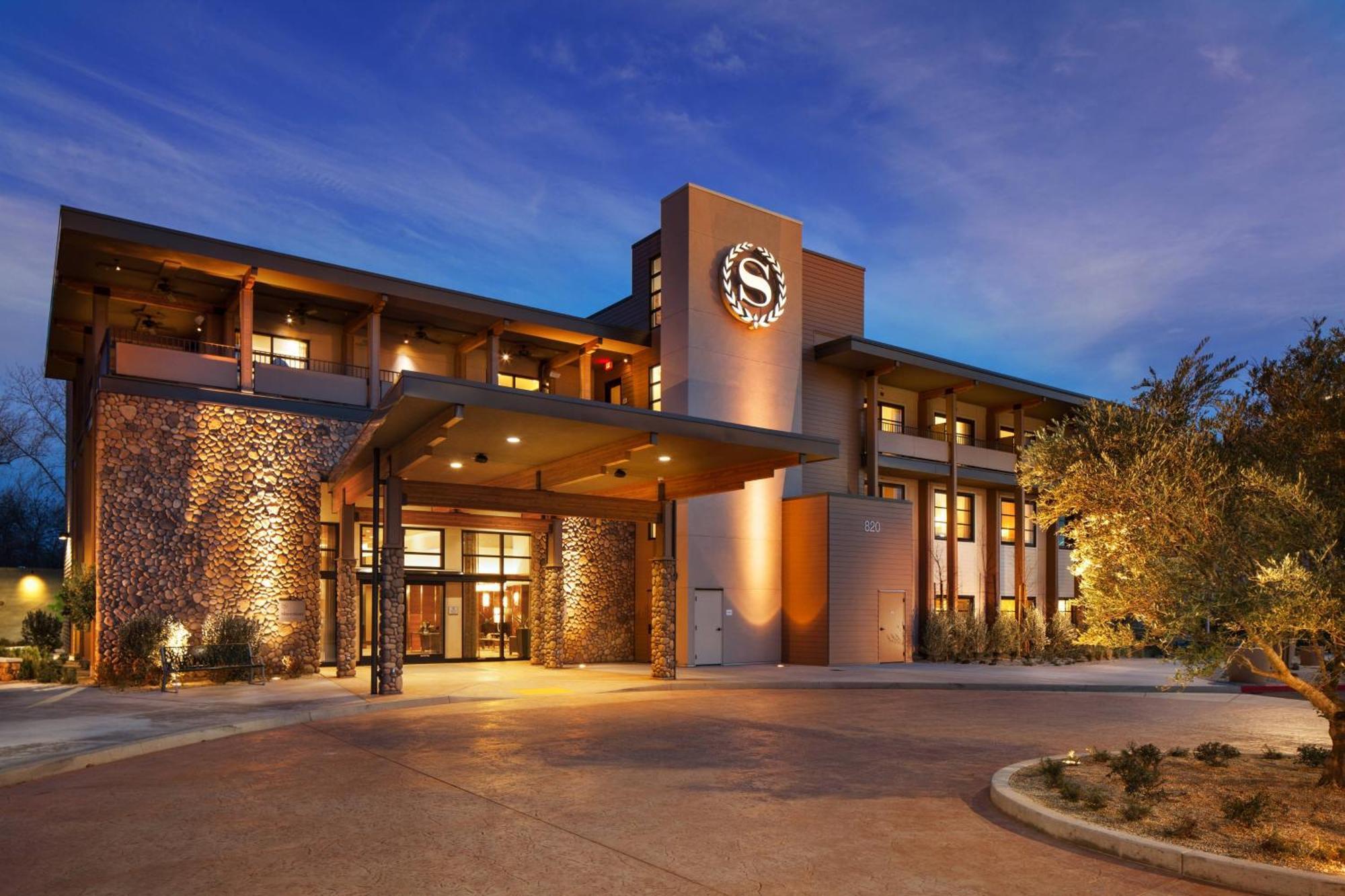 Sheraton Redding Hotel At The Sundial Bridge Экстерьер фото